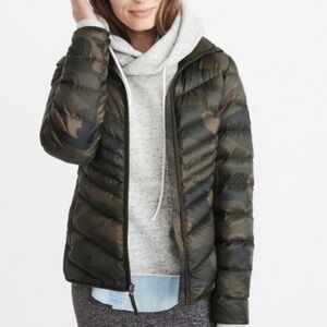 Abercrombie & Fitch camo  Puffer Jacket A&F Lightweight Down-Filled Packable